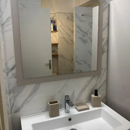 Apartment T1 *